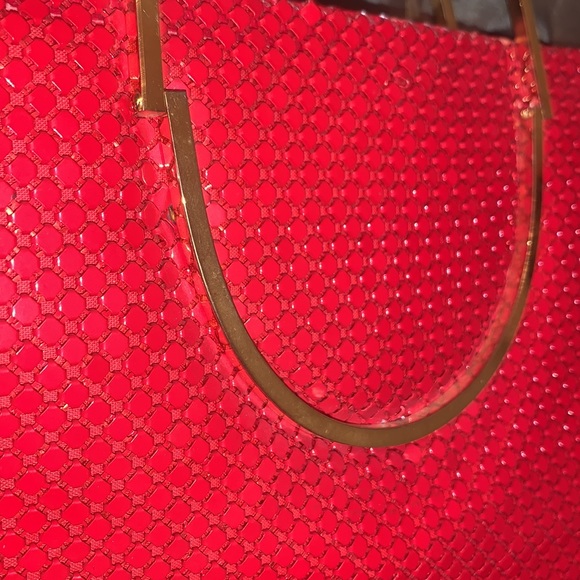Red Mesh ‘think Whiting & Davis’ small handbag - Picture 3 of 10